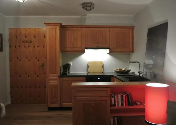 - Ausstattung - Lage Apartment